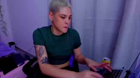 Laura Rose online show from September 23, 1:15 am