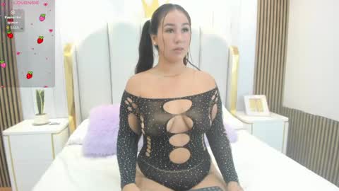 Laura online show from June 2, 7:15 pm