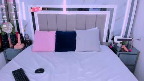 Laura Smith online show from April 25, 10:51 pm