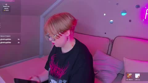 Laura online show from February 26, 8:13 am