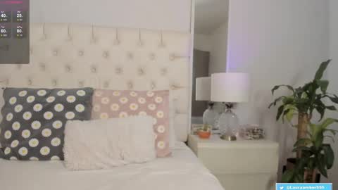 Snapshot of lauraamber_ chatting on February 27, 8:06 am LAURA online show from February 27, 8:06 am