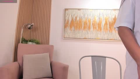 Snapshot of laurah_hill chatting on December 29, 1:28 pm Lau online show from December 29, 1:28 pm