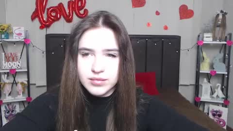 Snapshot of laurahlot chatting on February 15, 6:23 pm LauraHlot online show from February 15, 6:23 pm