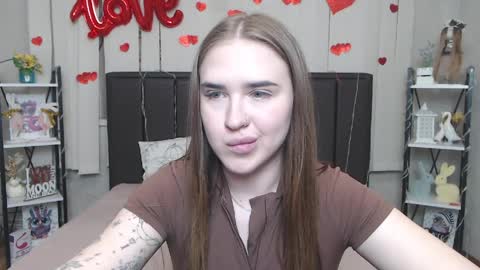 LauraHlot online show from April 2, 6:05 pm