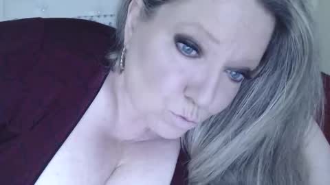 lauralust online show from December 3, 2:58 am