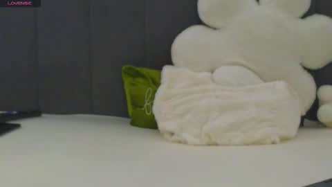 LauraMirage online show from December 16, 8:31 am