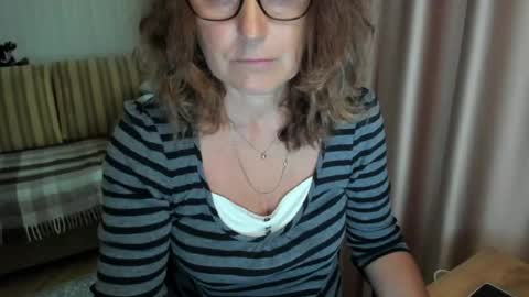 Lauraoven1 online show from July 6, 9:14 am