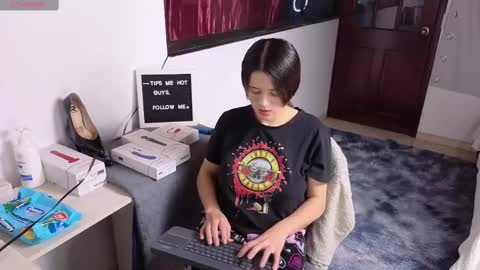 Snapshot of laurasex_21 chatting on March 3, 11:45 pm Laura online show from March 3, 11:45 pm