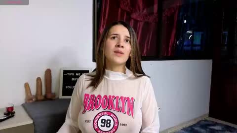 Snapshot of laurasex_21 chatting on February 17, 11:54 pm Laura online show from February 17, 11:54 pm