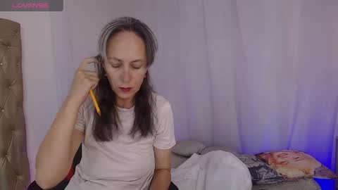 Laura Sofia online show from April 23, 11:50 am