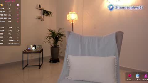 Laura online show from August 7, 2:18 am