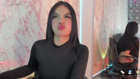 Snapshot of lauren_camila1 chatting on December 17, 2:23 am Lau online show from December 17, 2:23 am