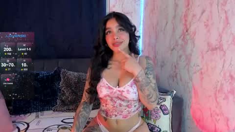 Snapshot of lauren_camila1 chatting on February 28, 3:15 am Lau online show from February 28, 3:15 am