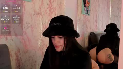 Snapshot of lauren_camila1 chatting on September 24, 2:32 am Lau online show from September 24, 2:32 am