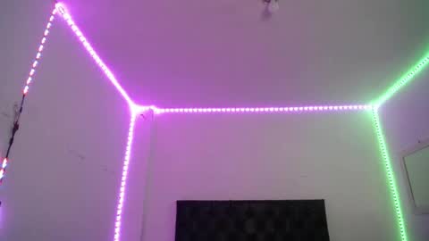 laurenkenner28_ online show from May 4, 6:55 pm
