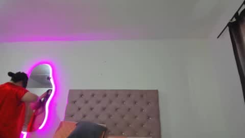 Snapshot of laurenlaine99 chatting on March 8, 1:12 pm laurenlaine online show from March 8, 1:12 pm