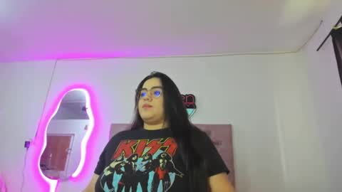 Snapshot of laurenlaine99 chatting on February 24, 7:09 pm laurenlaine online show from February 24, 7:09 pm