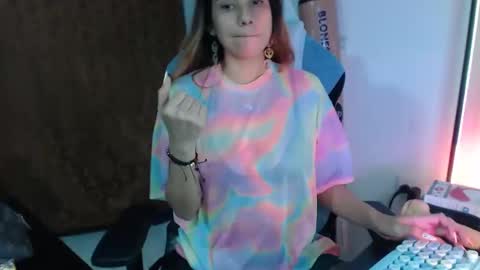 Snapshot of laurenphillipsx chatting on December 19, 10:53 pm Lauren online show from December 19, 10:53 pm