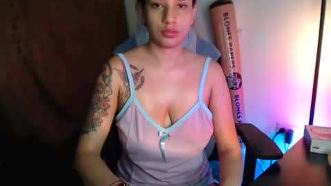 Snapshot of laurenphillipsx chatting on December 16, 2:38 pm Lauren online show from December 16, 2:38 pm