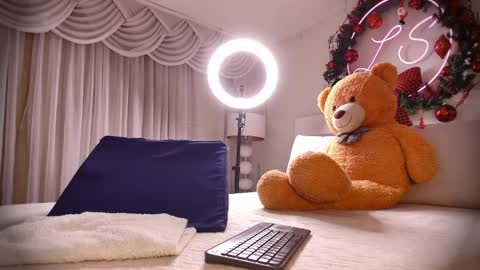 Snapshot of laurensaenz chatting on December 28, 12:03 pm Lauren Saenz online show from December 28, 12:03 pm