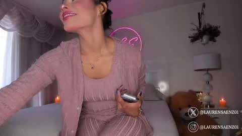 Snapshot of laurensaenz chatting on March 8, 12:07 pm Lauren Saenz online show from March 8, 12:07 pm
