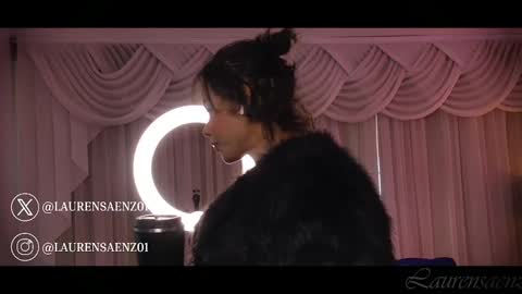 Snapshot of laurensaenz chatting on January 17, 12:10 pm Lauren Saenz online show from January 17, 12:10 pm
