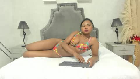 Lauren  online show from April 29, 5:30 pm