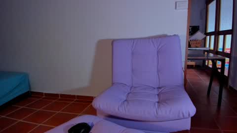 Snapshot of laurent_a chatting on January 11, 10:40 pm Lucie online show from January 11, 10:40 pm
