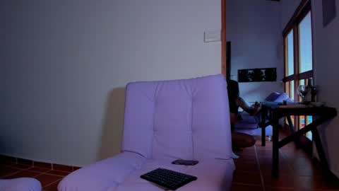 Snapshot of laurent_a chatting on January 20, 10:26 pm Lucie online show from January 20, 10:26 pm