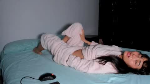 Snapshot of laurent_a chatting on October 10, 11:31 pm Lucie online show from October 10, 11:31 pm