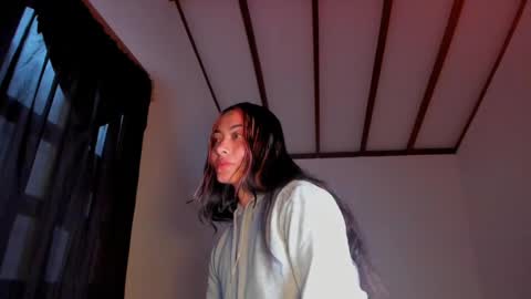 Snapshot of laurent_a chatting on February 10, 9:04 pm Lucie online show from February 10, 9:04 pm