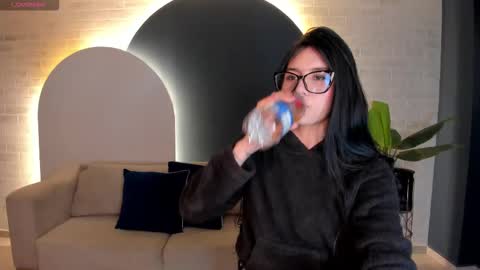 Lau  online show from October 24, 3:46 am