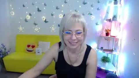 Lauren online show from April 27, 5:21 pm