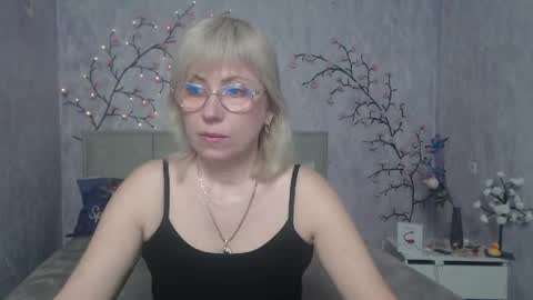 Lauren online show from April 23, 5:26 am