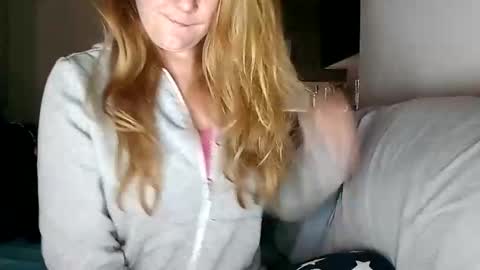 lauriehotxxx online show from February 5, 6:37 pm