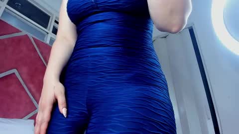Snapshot of lauryjonson_ chatting on January 4, 12:27 am LauryJonson online show from January 4, 12:27 am