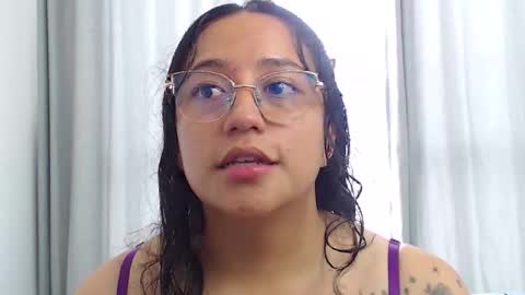 Laura online show from December 1, 8:11 pm