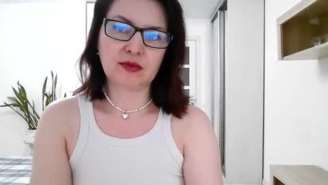 Snapshot of lavender_victoria chatting on September 28, 6:02 pm Diana online show from September 28, 6:02 pm