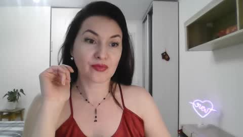 Snapshot of lavender_victoria chatting on January 5, 5:41 pm Diana online show from January 5, 5:41 pm