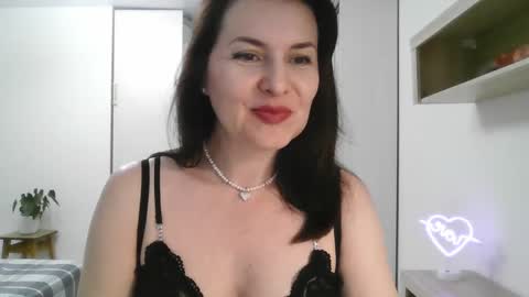 Snapshot of lavender_victoria chatting on January 31, 5:53 pm Diana online show from January 31, 5:53 pm