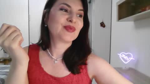 Snapshot of lavender_victoria chatting on December 27, 6:42 pm Diana online show from December 27, 6:42 pm