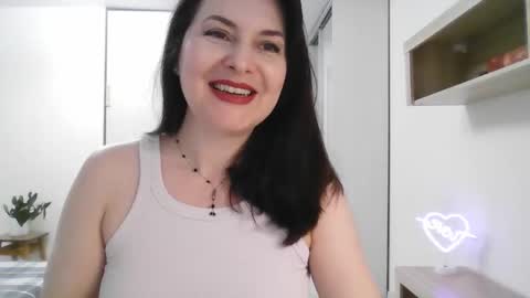 Snapshot of lavender_victoria chatting on February 20, 6:46 pm Diana online show from February 20, 6:46 pm