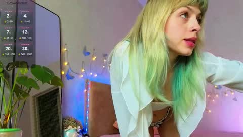 Melissa online show from December 15, 1:27 pm