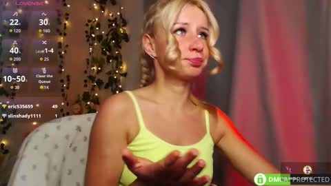 Mia online show from November 15, 8:32 pm