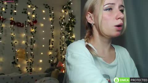 Mia online show from October 9, 6:34 pm