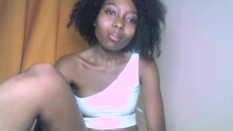 Snapshot of layannek chatting on September 30, 1:39 pm layannek online show from September 30, 1:39 pm