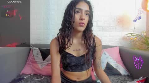 Snapshot of layla_707 chatting on December 10, 1:43 am Layla online show from December 10, 1:43 am