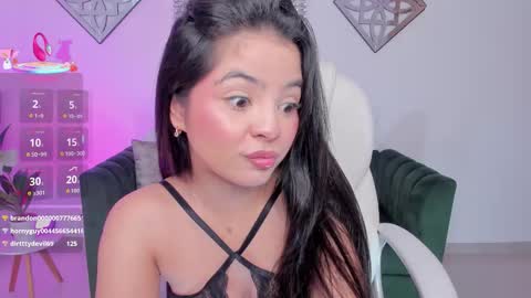 Snapshot of layla_breezee_ chatting on September 30, 4:23 pm Layla Breezee online show from September 30, 4:23 pm