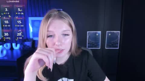 layla_glam online show from September 26, 1:31 pm