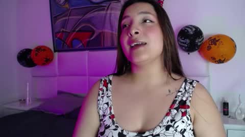 Snapshot of layla_spice chatting on October 15, 8:44 pm Layla online show from October 15, 8:44 pm